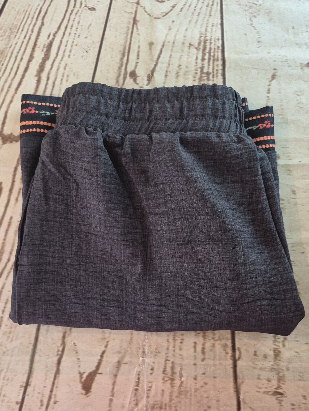 Scacto Pull On‎ Shorts with Multicolored Trim Size L